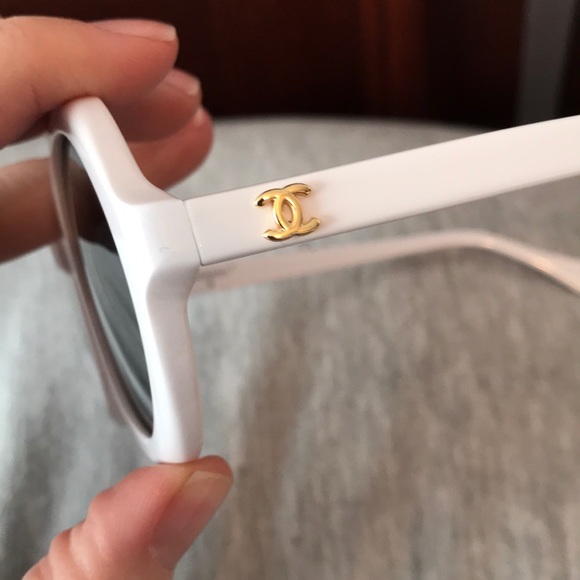 Chanel Vintage White Round Sunglasses - Picture 2 of 8